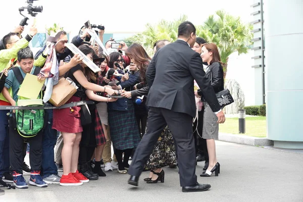 日本歌手久多静冈于2019年3月13日抵达台湾台北松山机场 — 图库照片