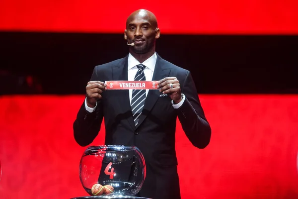 Były Gracz Nba Fiba World Cup Ambassador Kobe Bryant Bierze — Zdjęcie stockowe