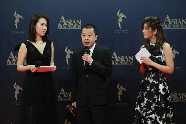 Director Chino Jia Zhangke Posa Con Trofeo Después Ganar Premio —  Fotos de Stock