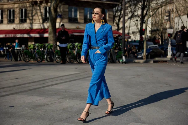 Trendy Woman Fashionable Outfit Pictured Street Paris Fashion Week Fall — стоковое фото