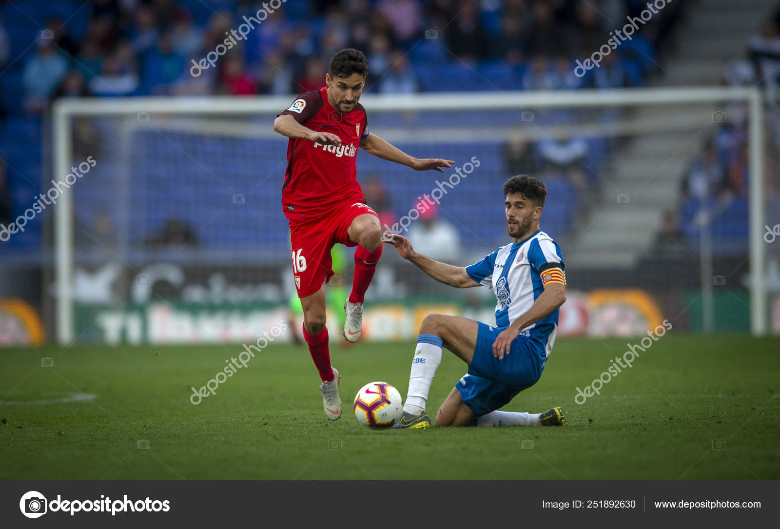 Jesus Navas Sevilla Left Challenges Didac Vila Rcd Espanyol 28th Stock Editorial Photo C Chinaimages 251892630
