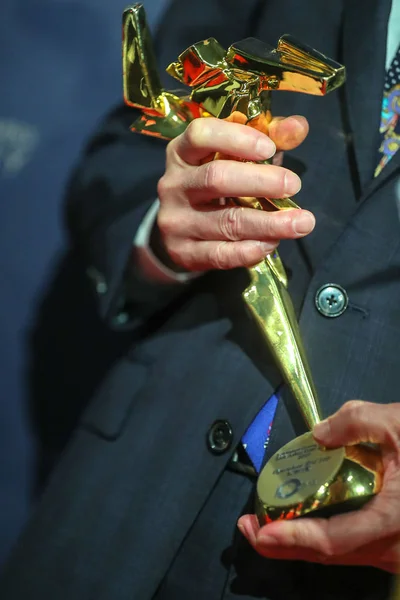 Albert Yeung Président Emperor Group Pose Avec Son Trophée Après — Photo