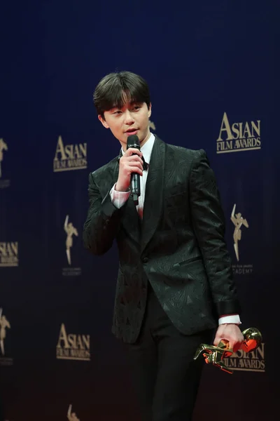 Der Südkoreanische Schauspieler Park Seo Joon Posiert Mit Seiner Trophäe — Stockfoto