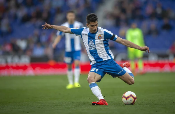 Marc Roca Rcd Espanyol Przechodzi Piłka Przeciwko Sevilla Podczas Meczu — Zdjęcie stockowe