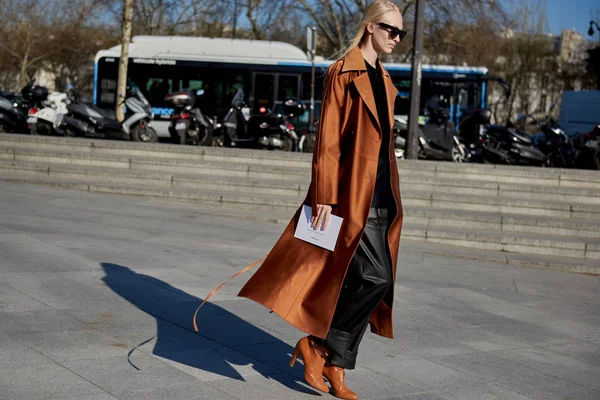 Trendy Woman Fashionable Outfit Pictured Street Paris Fashion Week Fall — стоковое фото