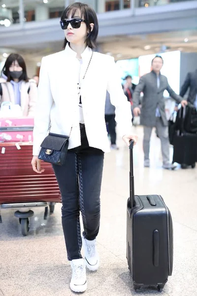 Chinese Singer Actress Victoria Song Song Qian Arrives Beijing Capital — Φωτογραφία Αρχείου