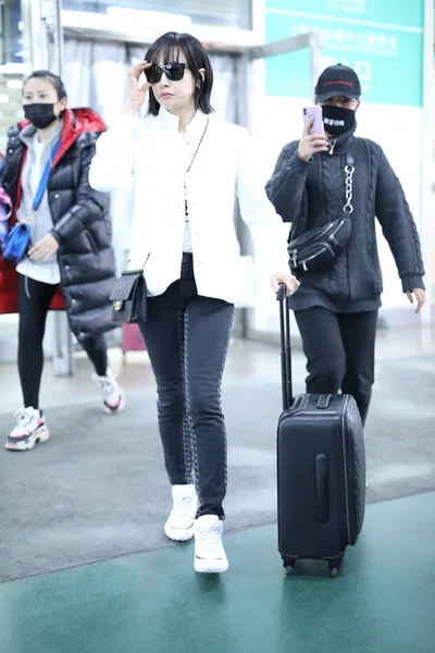 Chinese Singer Actress Victoria Song Song Qian Arrives Beijing Capital — Stock Photo, Image