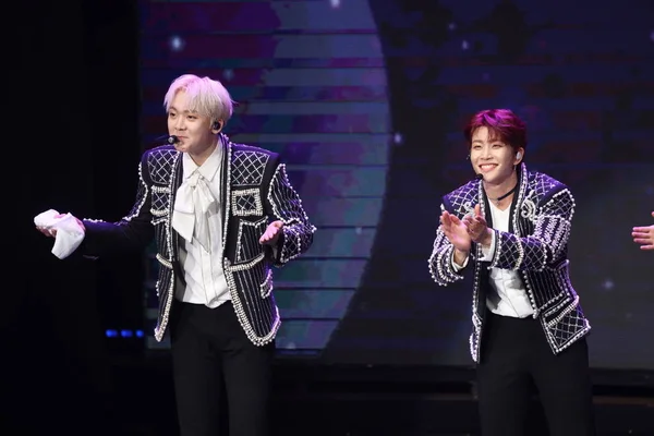 Membros Boy Group Sul Coreano Astro Apresentam Durante Segundo Concerto — Fotografia de Stock