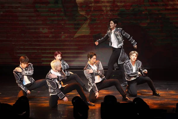 Membros Boy Group Sul Coreano Astro Apresentam Durante Segundo Concerto — Fotografia de Stock