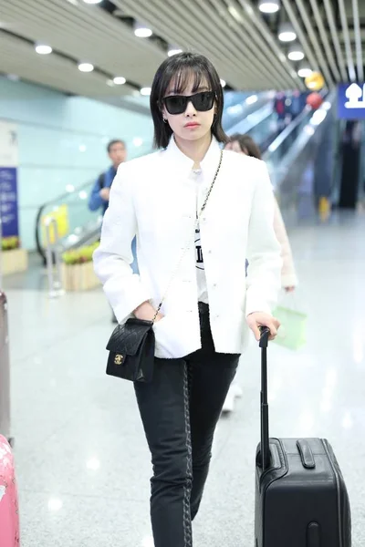 Chinese Singer Actress Victoria Song Song Qian Arrives Beijing Capital — Stockfoto