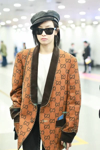 中国女演员维多利亚 宋某或宋谦于2019年3月16日抵达北京首都国际机场 然后出发 — 图库照片