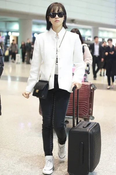 Chinese Singer Actress Victoria Song Song Qian Arrives Beijing Capital — ストック写真