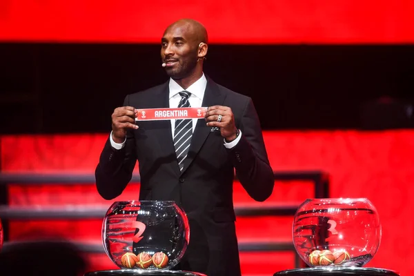 Były Gracz Nba Fiba World Cup Ambassador Kobe Bryant Bierze — Zdjęcie stockowe