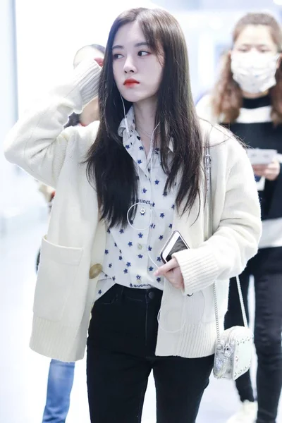 Actriz Cantante China Jingyi Llega Aeropuerto Shanghai China Marzo 2019 —  Fotos de Stock