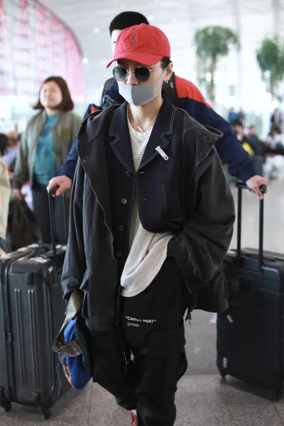 Chinese Singer Bibi Zhou Bichang Arrives Beijing Capital International Airport — Stock Photo, Image