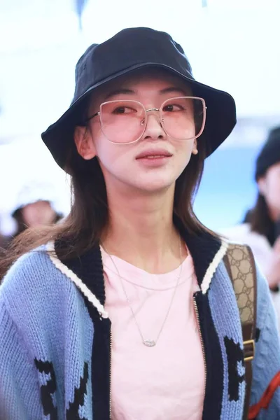 Κινέζα Ηθοποιός Jinyan Φτάνει Στο Διεθνή Αερολιμένα Του Πεκίνου Στο — Φωτογραφία Αρχείου