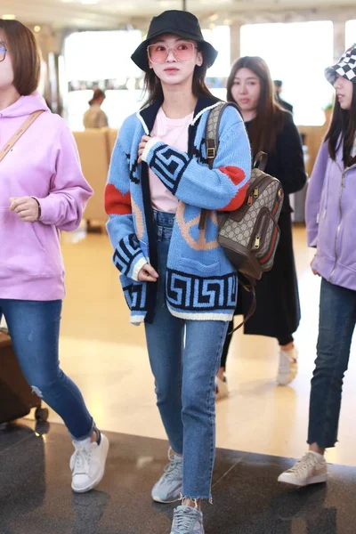 2019 日中国北京市に北京国際空港に到着した中国の女優呉津 — ストック写真