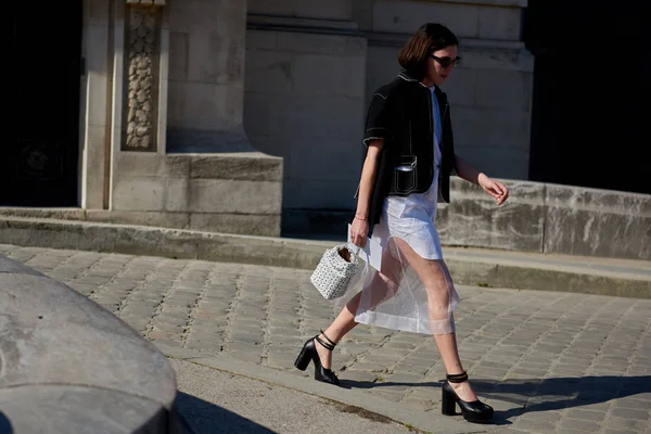 Trendy Woman Poses Street Snaps Paris Fashion Week Women Wear — стоковое фото