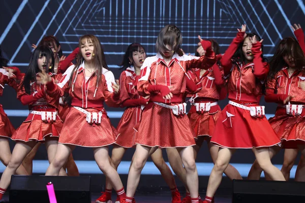 Anggota Grup Idola Perempuan Tiongkok Akb48 Team Tampil Pada Jumpa — Stok Foto