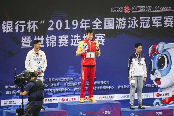Der Chinesische Schwimm Olympiasieger Sun Yang Nimmt Der Siegerehrung Nach — Stockfoto