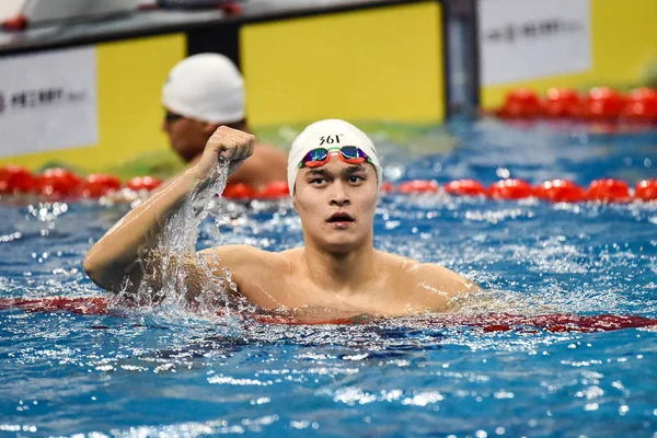 Den Kinesiske Svømmemesteren Sun Yang Reagerer Etter Vunnet Men400 Fri – stockfoto