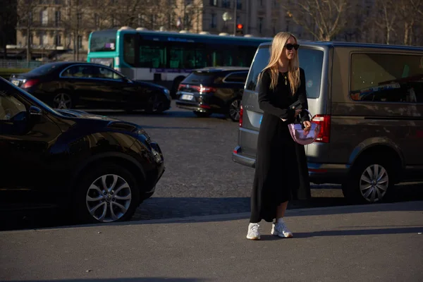 Módní Žena Staví Pouličního Přichytávání Pařížském Módním 2019 2020 Týdnu — Stock fotografie
