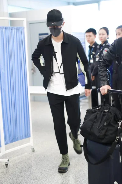 Actor Chino Liu Haoran Llega Aeropuerto Internacional Beijing Capital Beijing —  Fotos de Stock