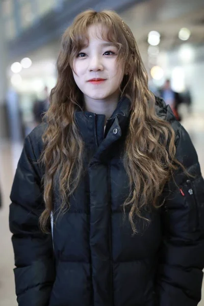 中国の歌手とテレビのホストソング Yuqi 韓国のガールグループ Gidle Yuqi として一般的に知られており 北京首都国際空港に到着する前に 中国の北京 3月29日に出発する2019 — ストック写真