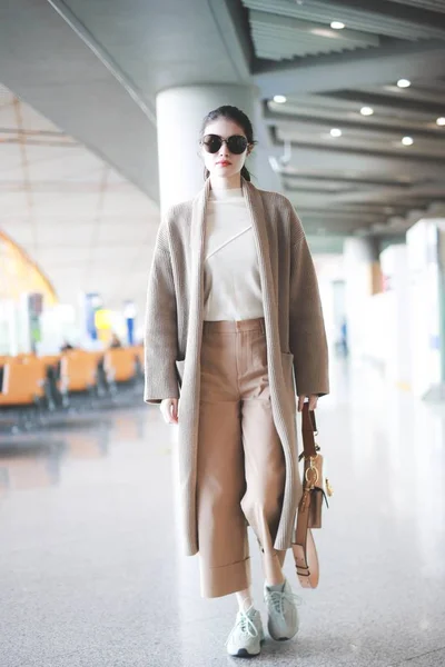 Supermodelo Chinês Sui Chega Aeroporto Internacional Pequim Antes Partida Pequim — Fotografia de Stock