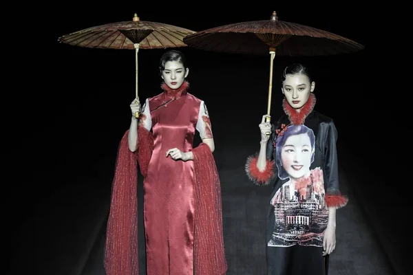 Modelos Exibem Novas Criações Desfile Moda Guyan Por Jia Yan — Fotografia de Stock