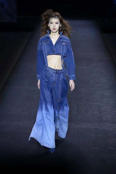 Model Displays New Creation Fashion Show Cotton Usa Chen Wen — Stock Photo, Image