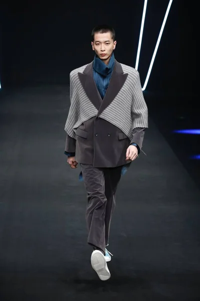 Modell Visar Skapelse Mode Visning Xinyuhu China Fashion Week Höst — Stockfoto