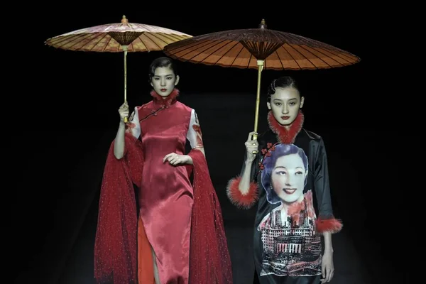 Les Mannequins Présentent Nouvelles Créations Défilé Mode Guyan Jia Yan — Photo