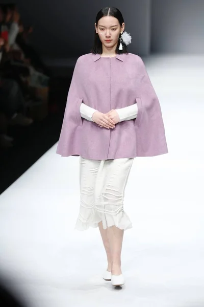 Modell Visar Skapelse Mode Visning City Fashion Enginexiamen Xianzhuo Lin — Stockfoto