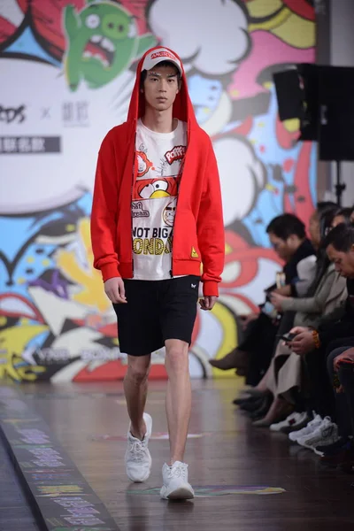 Modell Visar Skapelse Mode Visning Fashionllaabb Angry Birds Visa China — Stockfoto