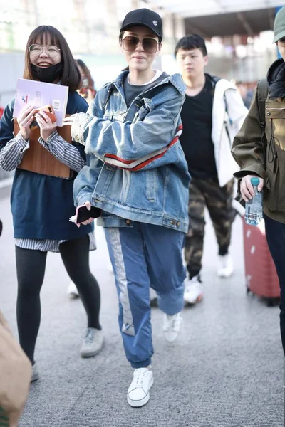 Chinese Zangeres Jane Zhang Zhang Liangying Arriveert Beijing Capital International — Stockfoto