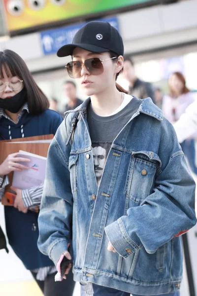 Chinese Zangeres Jane Zhang Zhang Liangying Arriveert Beijing Capital International — Stockfoto