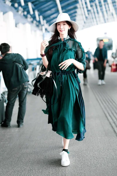 Ezen Képen Alamizsna Tajvani Színésznő Lin Chi Ling Megérkezik Pudong — Stock Fotó