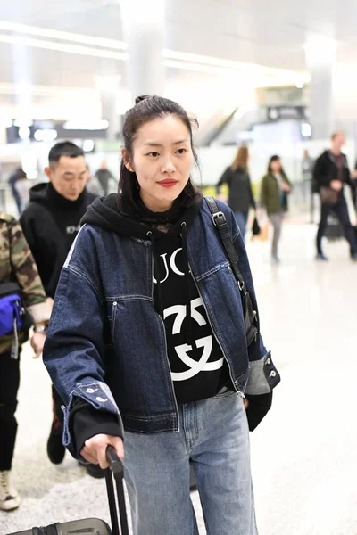 Chiński Model Liu Wen Dociera Beijing Capital International Airport Pekinie — Zdjęcie stockowe