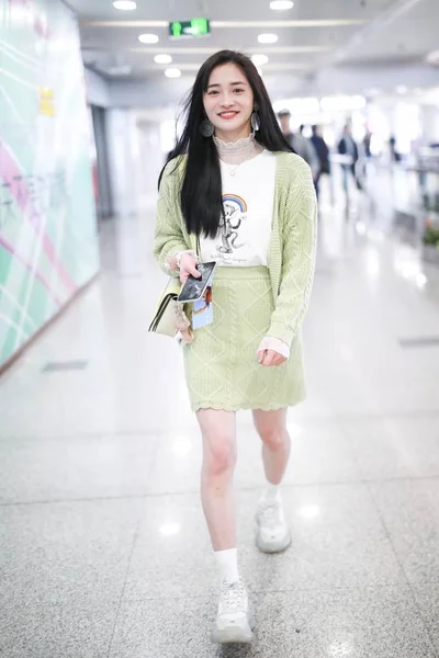 Kínai Énekes Zhou Jieqiong Pop Lány Csoport Megérkezik Shanghai Hongqiao — Stock Fotó