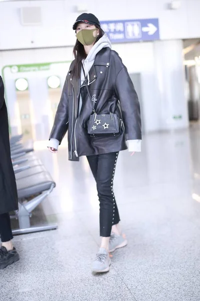 Actrice Chinoise Guan Xiaotong Arrive Aéroport International Pékin Avant Son — Photo