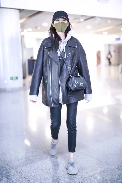 Actrice Chinoise Guan Xiaotong Arrive Aéroport International Pékin Avant Son — Photo