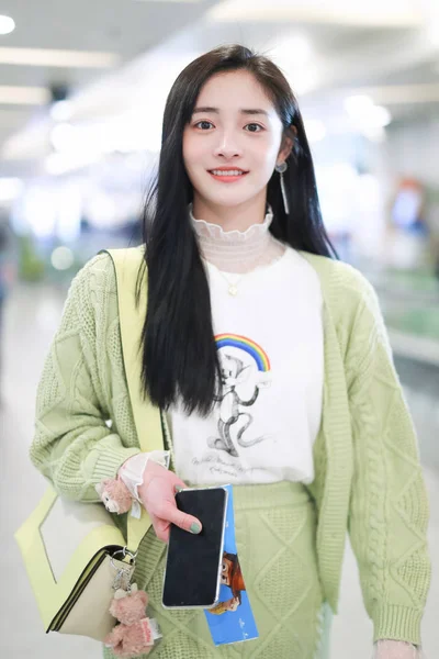 Cantor Chinês Zhou Jieqiong Membro Grupo Feminino Pop Chega Aeroporto — Fotografia de Stock