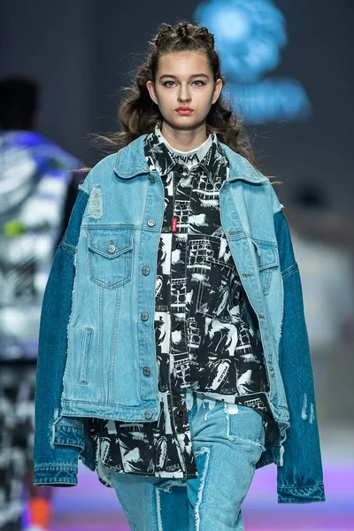 CHINA SHANGHAI FASHION WEEK FALL / WINTER 2019 — Fotografia de Stock