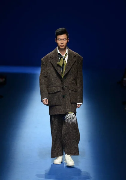 CHINA BEIJING FASHION FALL / WINTER 2019 — Foto de Stock