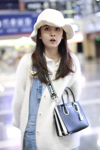 Chinese Actress Lareina Song Song Zuer Arrives Beijing Capital International — Stock Photo, Image