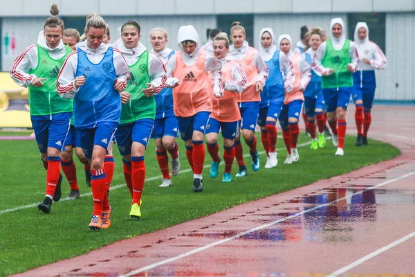 2019年4月2日 俄罗斯女子国家队队员参加在中国中部湖北省武汉市举行的2019年武汉四国赛训练课 — 图库照片