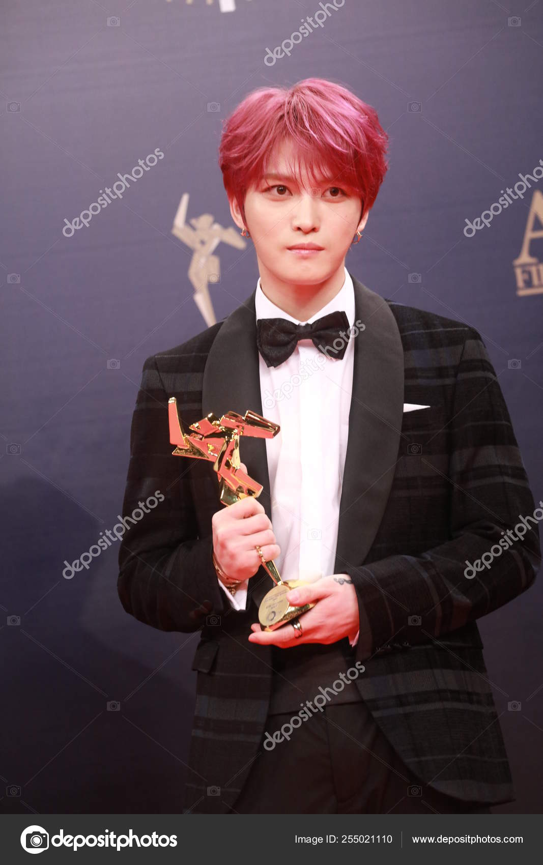 Der Südkoreanische Sänger Und Schauspieler Kim Jae Joong Posiert Mit