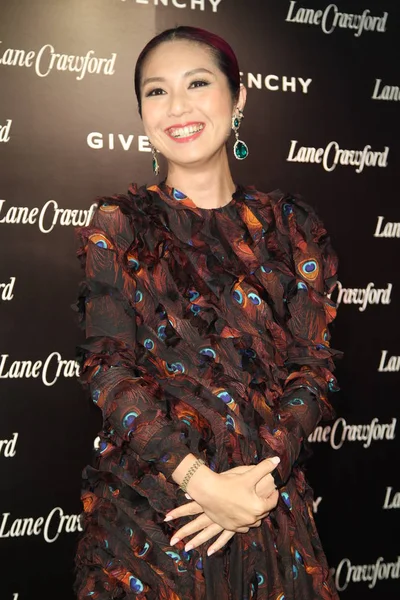 Гонконгская Певица Актриса Мириам Янг Позирует Время Рекламного Мероприятия Givenchy — стоковое фото