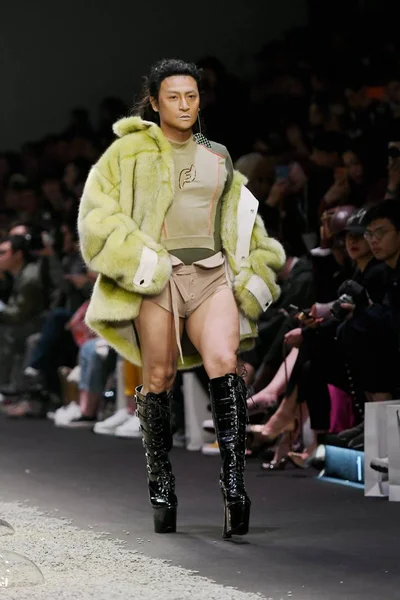 SETTIMANA DELLA MODA DI SHANGHAI DELLA CINA autunno / inverno 2019 — Foto Stock